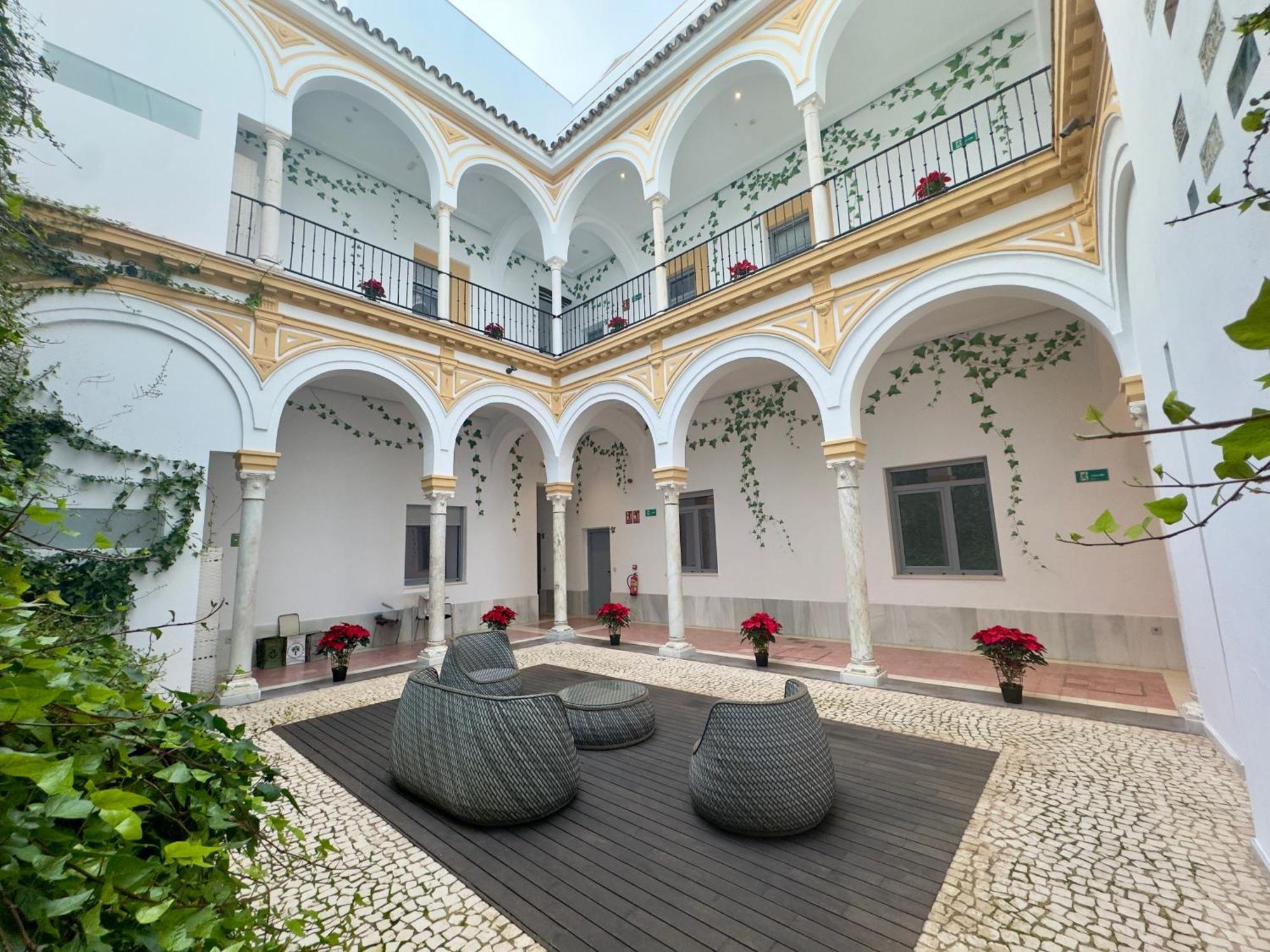 Ivy House, Seville